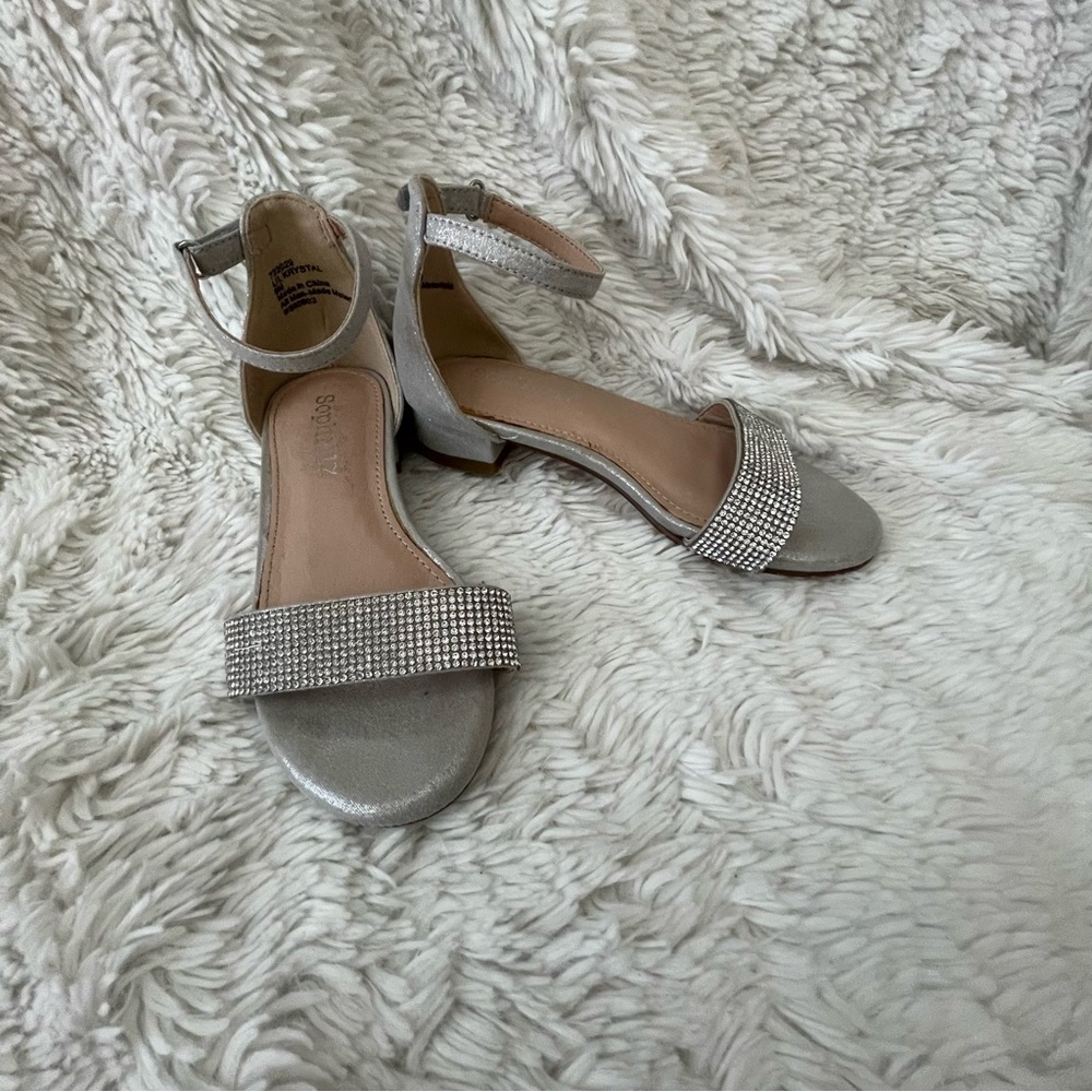 Sophie17 Lil Krystal Girls Silver Rhinestone Heeled Dress Shoe Sandal Size 9m l